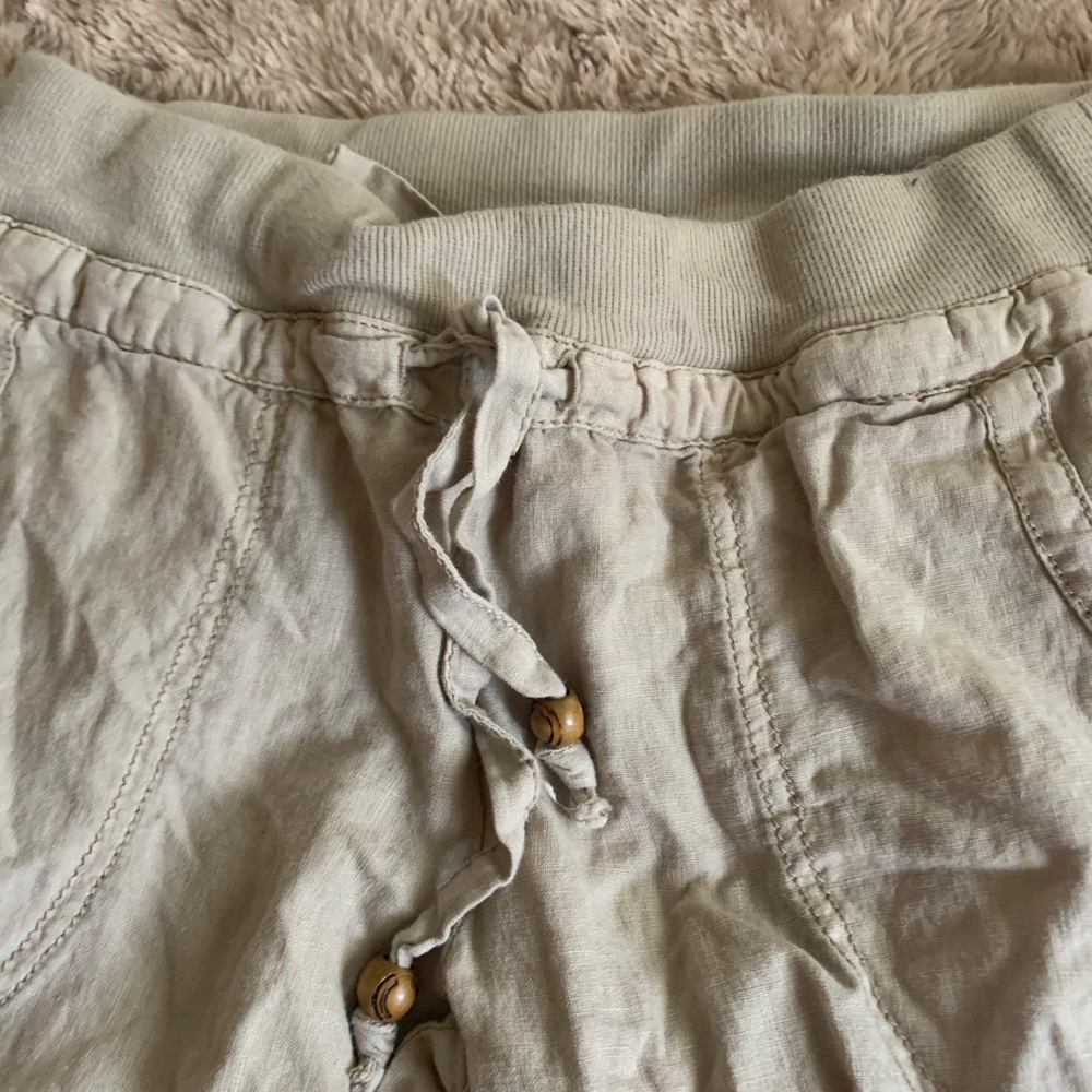 Guess summer pants. Size small. Inseam 32. Cotton pants perfect for summer.